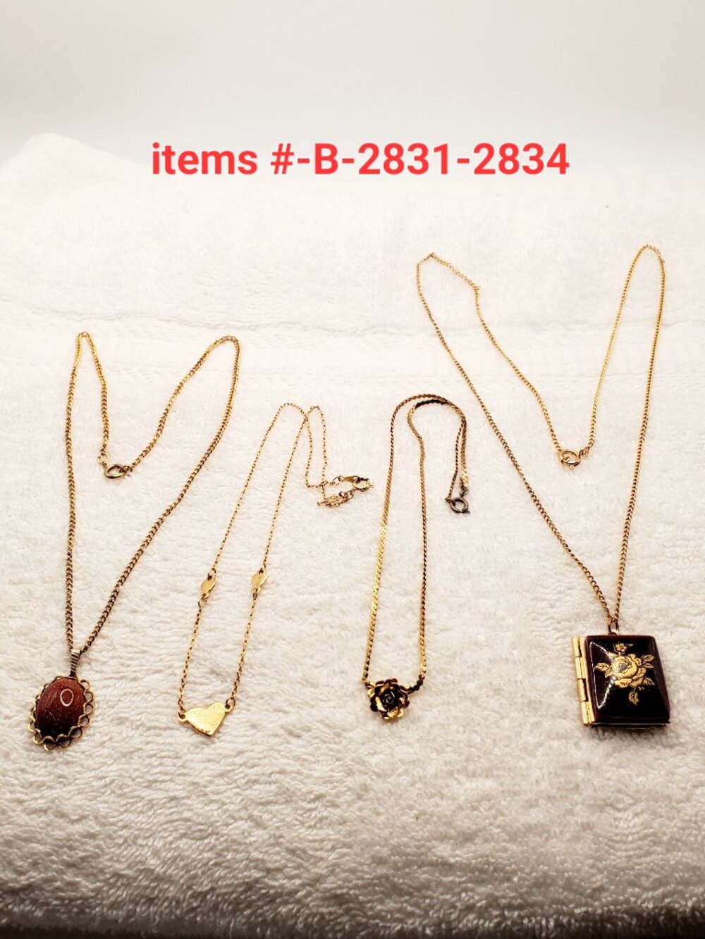 4 Vintage Gold Chain Necklaces, items # B-2831-2834,. wt. 29 grams .